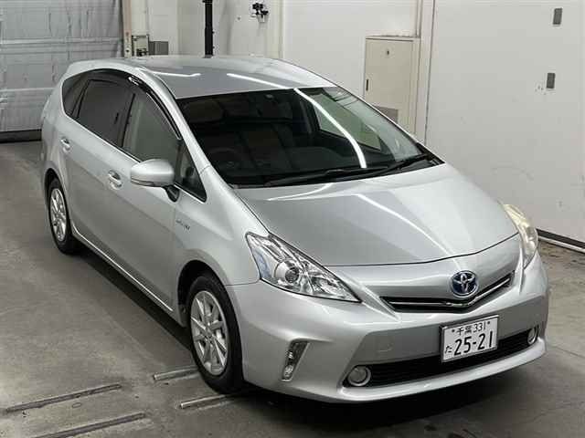 75100 Toyota Prius alpha ZVW41W 2012 г. (MIRIVE Saitama)